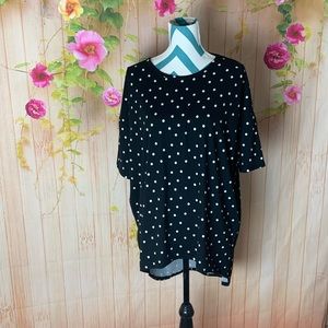 ❤️SOLD❤️LulaRoe Irma top size Small.